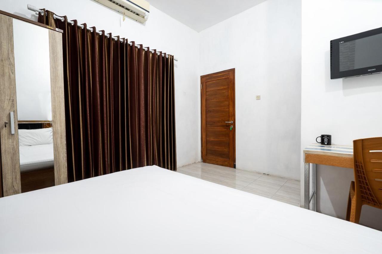 Oyo 2098 Homestay Kk Ngaglik Kültér fotó